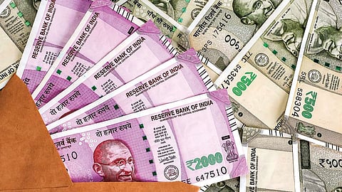 बाप रे, त्या दोघींनी घातला १६ लाखांचा गंडा