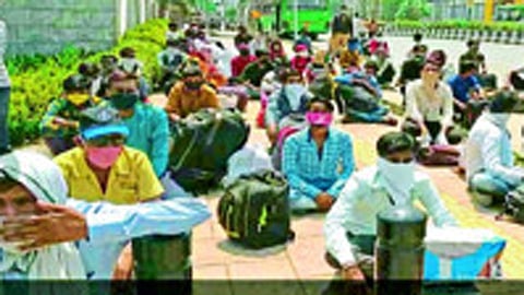 मजुरांना पोलिस, जिल्हा प्रशासनाची मदत; मध्य प्रदेशात पाठविण्याची केली व्यवस्था