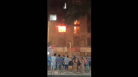 VIDEO :: कुटुंब झोपेत असताना घरात लागली भीषण आग, वेळीच धग लागल्याने बाका प्रसंग टळला