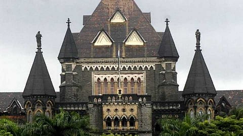 हायकोर्टचा सरकारला खरमरीत सवाल, घराबाहेर न जाता ज्येष्ठांनी उदरनिर्वाह कसा करायचा ?