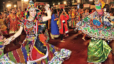 कोरोनाच्या पार्श्वभूमीवर गरबा किंवा दांडियाची शक्यता धूसर, गणेशोत्सवाप्रमाणेच नवरात्रोत्सवासाठीही नियमावली