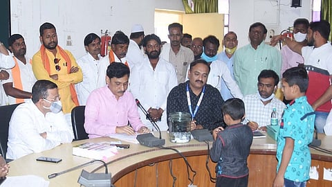 नांदेड - नांदेड तालुक्यातील सरपंचपदाच्या आरक्षणाची सोडत बचत भवन येथे मंगळवारी काढण्यात आली.