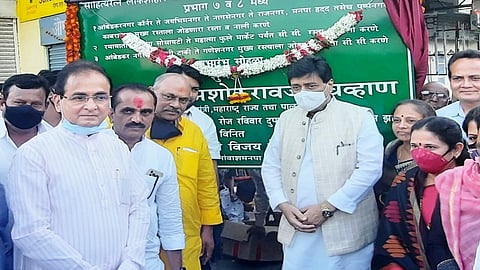 नांदेड - महापालिकेतर्फे नागरी वस्ती सुधार योजनेतंर्गत शहरातील विकासकामांचा शुभारंभ रविवारी पालकमंत्री अशोक चव्हाण यांच्या हस्ते करण्यात आला.