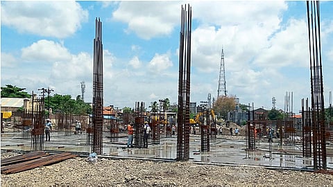 पंढरपूर : नामसंकीर्तन सभागृहाचे सुरू असलेले बांधकाम. (छायाचित्र ः राजकुमार घाडगे, पंढरपूर)