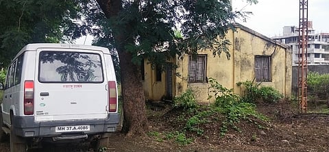 Akola Manora News How to perform duty by dying on the head !, Minor Irrigation Department building dangerous: Govt eats court proposal
