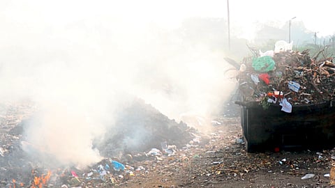 कचरा जाळतोय कोण?