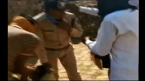 youth attacked on police in police station over coronavirus mask at madhya pradesh