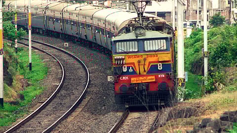 40 percent shramik trains late average delay 8 hours