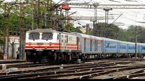 राज्य सरकारकडूनच 'गणपती विशेष' रेल्वेगाड्यांची रखडपट्टी; मध्य रेल्वेनेचे दिले स्पष्टीकरण