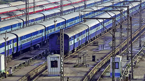 रेल्वेने तिकीट विक्रीतून ४५.३० कोटी रुपयांची घसघशीत कमाई केली