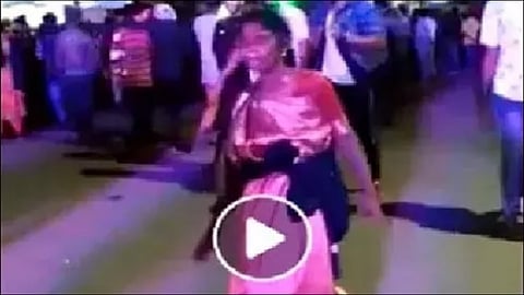 women dance on road many says its ranu mandal video viral