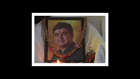 company spent rs 50 lakh to transport the body of the employee home book a plane at kolkata