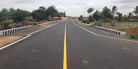 Stopping of vehicles other than essential services from Maharashtra to Karnataka