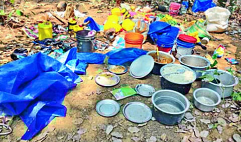 गडचिरोली : पोलिसांना घटनास्थळी आढळून आलेले नक्षल साहित्य.