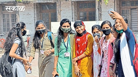 college campus atmosphere start in college education marathi news