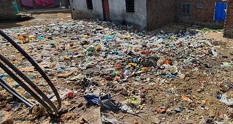 वसई ः पूर्व भागात पसरलेले कचऱ्याचे साम्राज्य.