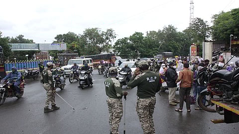 Video : सातारकरांनाे घराबाहेर पडण्यापुर्वी ही बातमी वाचा; अन्यथा तुमच्यावरही हाेऊ शकते कारवाई