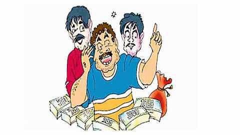 सावकाराच्या घरात रायफल, पिस्टल, बारा बोअर बंदुकीसह दोन जिवंत काडतुसे सापडली