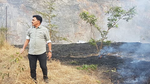 actor sayaji shinde extinguish fire near katraj tunnel