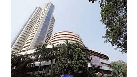 सारांश : शेअर बाजारातील चढ-उतार आव्हान की शरणागती?