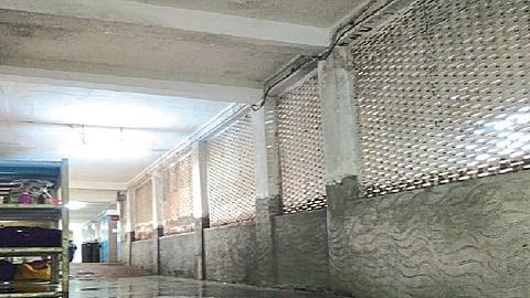 Continuous rain; The roof of the government hospital leaked