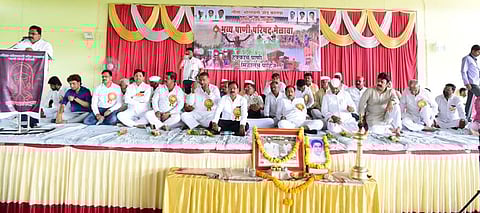 The four talukas of Solapur district came together for the questioning of water