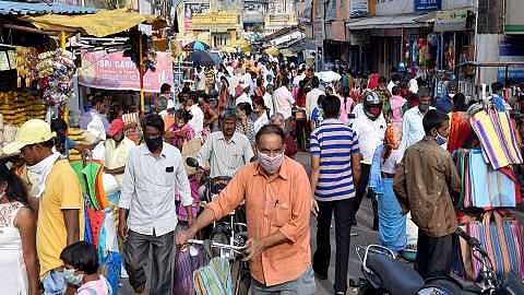 Akola News: Diwali shopping raises fears of corona