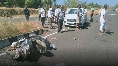 accident of swift car and two wheeler in oras sindhudurg but no any mortality in accident