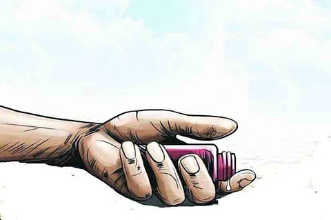 दिवसभर शेतात पिकाला पाणी दिले; आणि सायंकाळी भयंकर असे केले