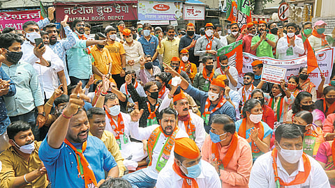 श्री तांबडी जोगेश्वरीसमोर मंदिरे उघडण्यासाठी आंदोलन