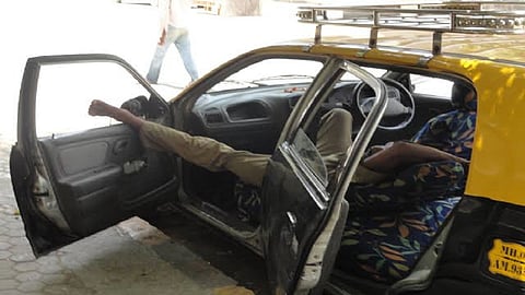 मुंबईत टॅक्सीने प्रवास करताय ? सावधान ! तुमच्या जीवाला आहे धोका..
