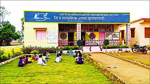 पाबळ (ता. शिरूर) : फुटाणवाडी जिल्हा परिषद शाळेचा सुंदर परिसर.