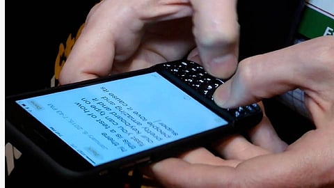 स्मार्टफोनसाठी डिटॅचेबल की-बोर्ड!