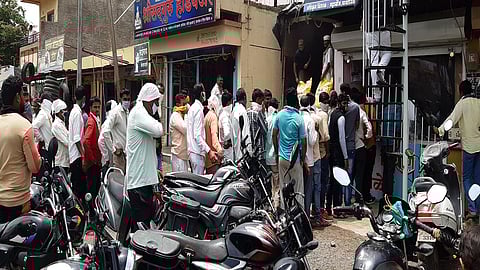 akola news We will lodge a complaint, will you drag Regatya on Ayatya Pita, Urea scam raged in Zilla Parishad meeting