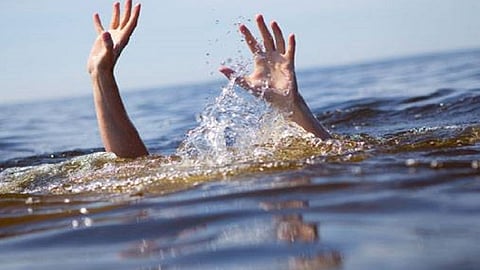 two tourist dead in sea near harnai palande ratnagiri other are safe today in ratnagiri