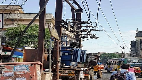 वसई ः वीजचोरट्यांवर कारवाई.