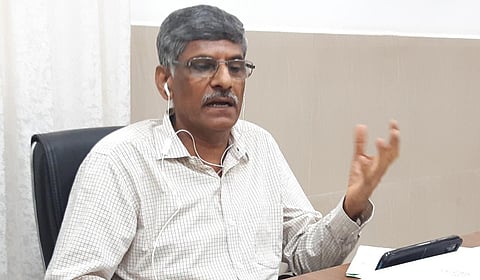 डॉ. धनंजय वेळूकर