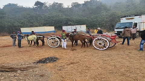 असेही महाभाग.. घोडागाडीच्या शर्यतीवर सट्टा खेळण्यासाठी हायवेच बंद केला!