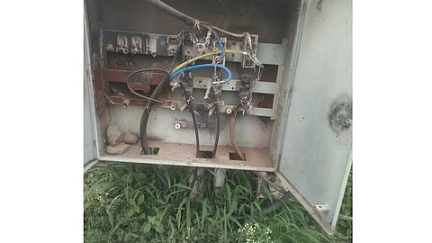 कात्रज कोंढवा रस्त्यावर धोकादायक डीपी