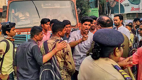 बसस्थानकावर विद्यार्थ्यांचा राडा