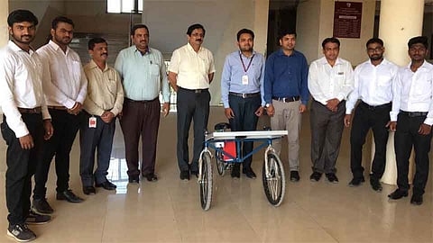 तळसंदेतील विद्यार्थ्यांनी बनवली सौरउर्जेवरील सायकल
