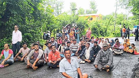साटेलीत महावितरणविरुद्ध उद्रेक