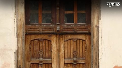 door old memories story by sandeep khandekar