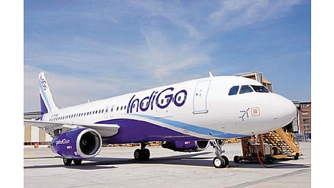 दोन विमाने विलंबाने