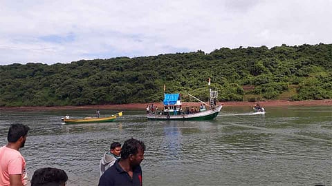 आचरा नजीक ट्रॉलर बुडाल्याची घटना