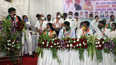 बेशिस्त कार्यकर्त्यांची जितेंद्र आव्हाड यांनी काढली खरडपट्टी; गटबाजीबाबत भरला सज्जड दम