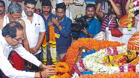 Chief Minister Uddhav Thackeray Visits Shivr Rajeshwar Temple On Sindhudurg Fort