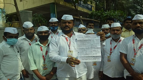 मुंबई डबेवाल्यांची फसवणुक केल्याने संघटनेचा माजी अध्यक्ष अटकेत; दुचाकीचे आमिष दाखवत परस्पर काढले कर्ज