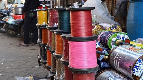 neck of man cut by nailon string in nagpur breaking news