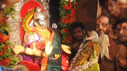 पारंपरिक उत्साहात अंबाबाई- त्र्यंबोली देवीची भेट